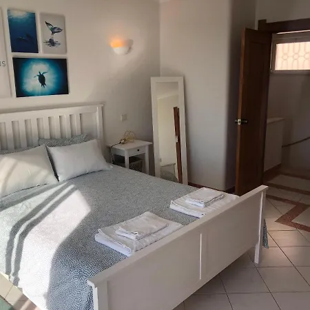 Beachfront 2 Bedroom Αλμπουφέιρα
