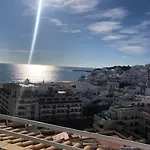 Beachfront 2 Bedroom Διαμέρισμα *
