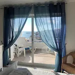 Beachfront 2 Bedroom Διαμέρισμα
