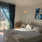 Beachfront 2 Bedroom Διαμέρισμα *