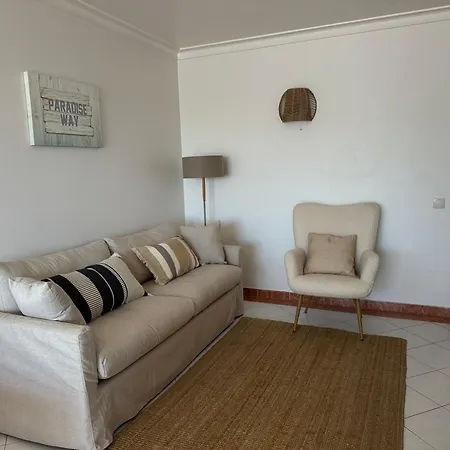 Beachfront 2 Bedroom דירה אלבופיירה