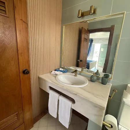 דירה Beachfront 2 Bedroom *