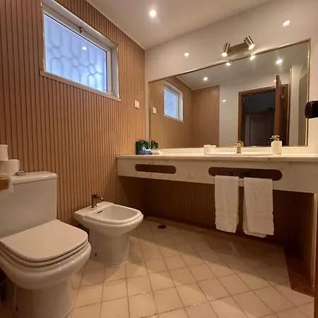 Beachfront 2 Bedroom אלבופיירה