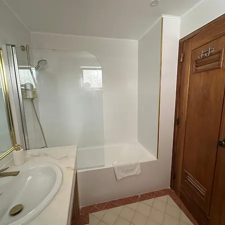 Beachfront 2 Bedroom * אלבופיירה