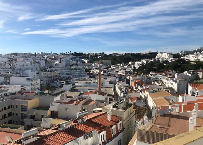 Beachfront 2 Bedroom אלבופיירה