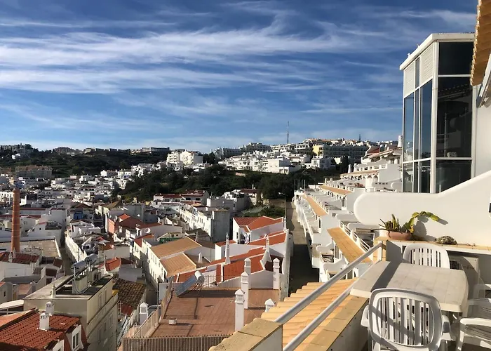 Beachfront 2 Bedroom דירה אלבופיירה