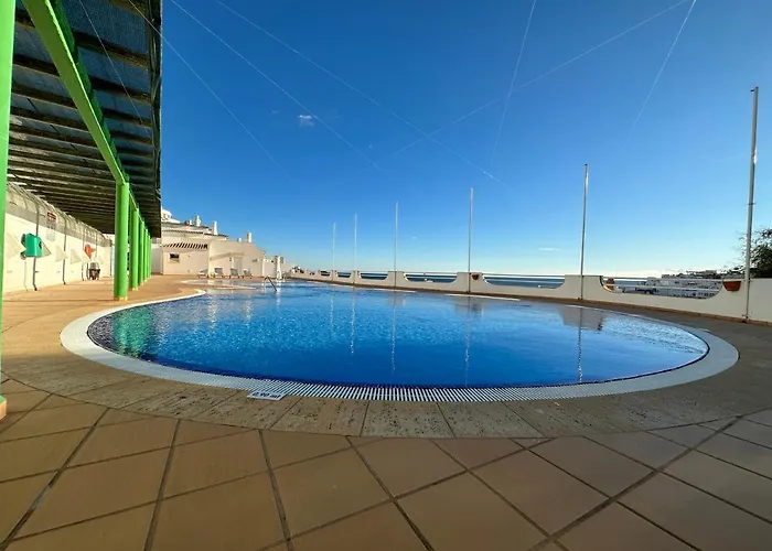 Beachfront 2 Bedroom אלבופיירה