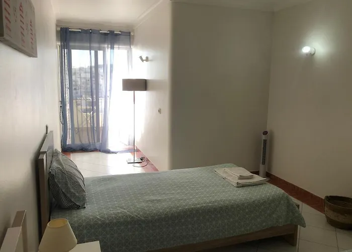 Beachfront 2 Bedroom דירה *