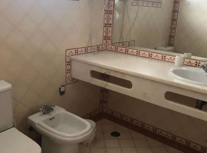 Beachfront 2 Bedroom דירה *