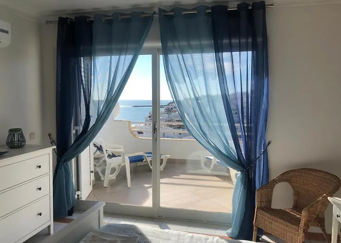 Beachfront 2 Bedroom דירה