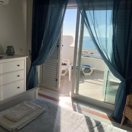 Daire Beachfront 2 Bedroom *